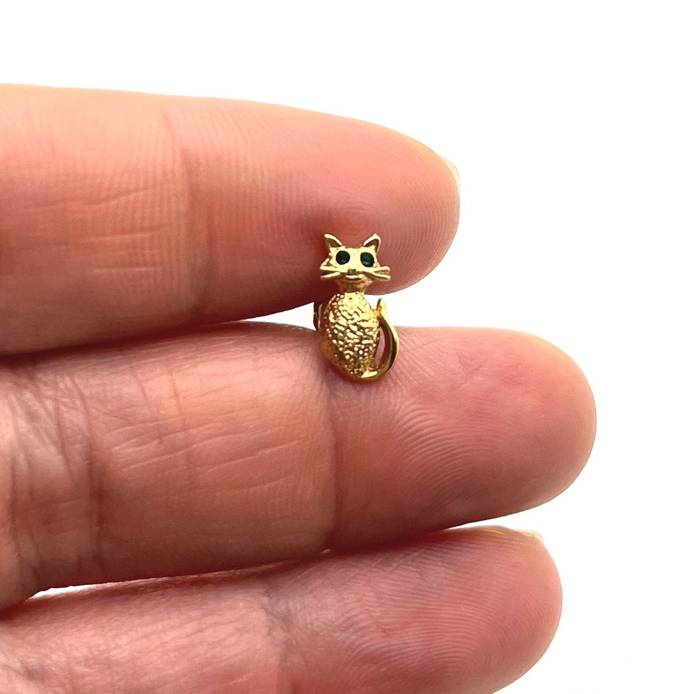 Vintage Sarah Coventry Tiny Gold Cat Tie Tack Lapel Pin Green Eyes Textured